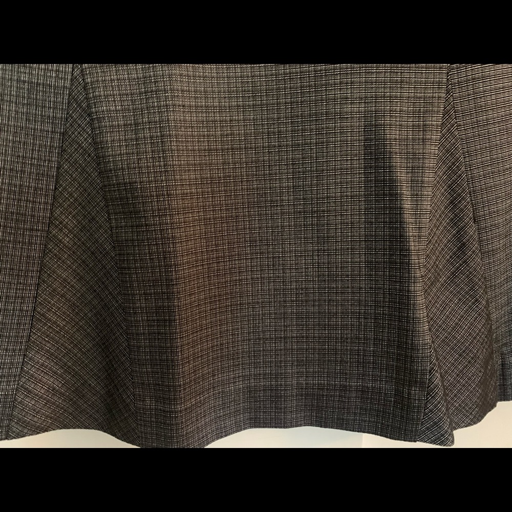 The Limited - dress skirt grey and black material with a white base size 8